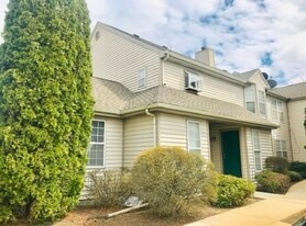 106 Chesterfield Ct in Bourbonnais, IL - Building Photo