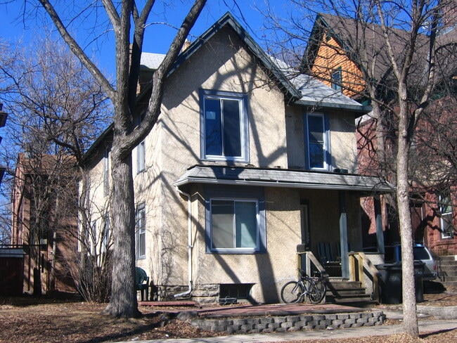 property at 425 12th Ave SE