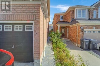 1250 Galesway Blvd in Mississauga, ON - Building Photo - Building Photo