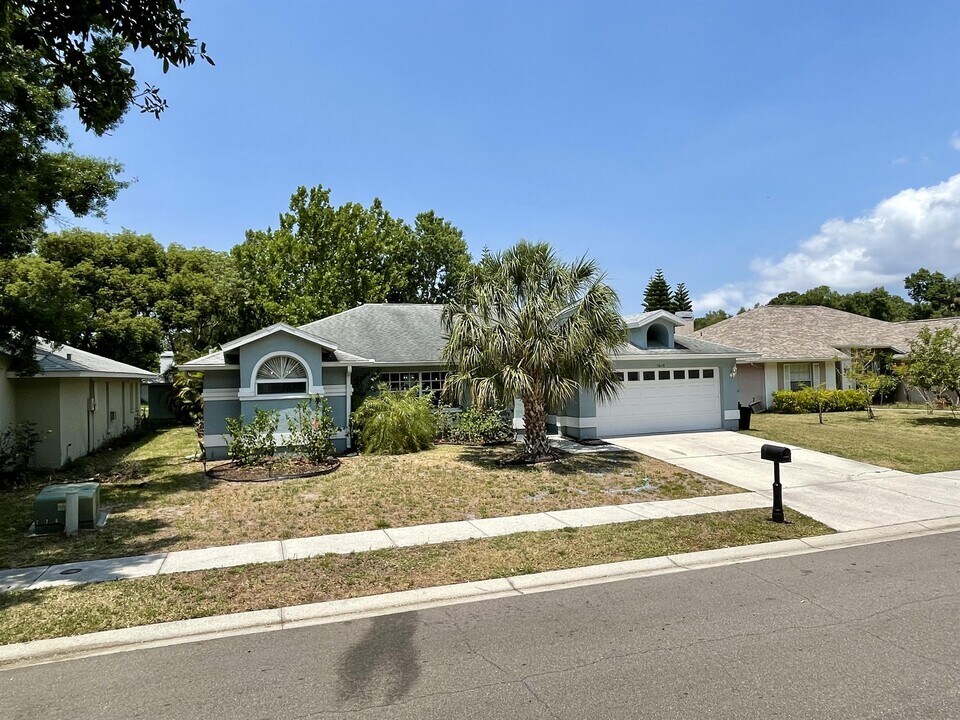 5610 29th St Cir E in Bradenton, FL - Building Photo