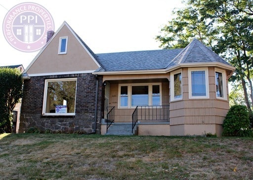 property at 2605 NE 9th Ave
