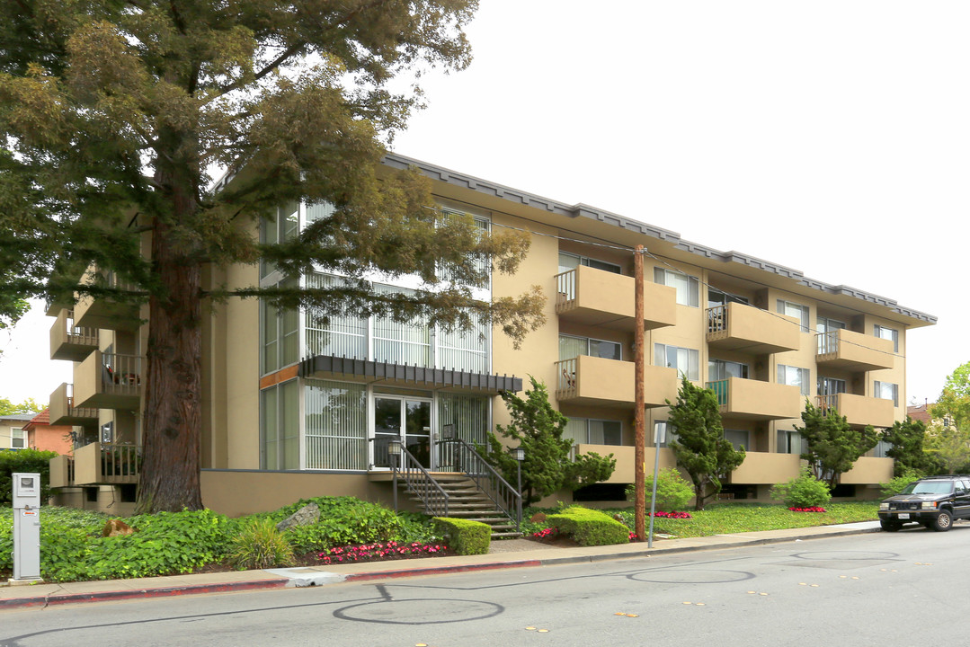 1501 Chapin Ave in Burlingame, CA - Building Photo