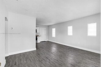 2960 NW 63rd St, Unit 1 in Miami, FL - Building Photo - Building Photo