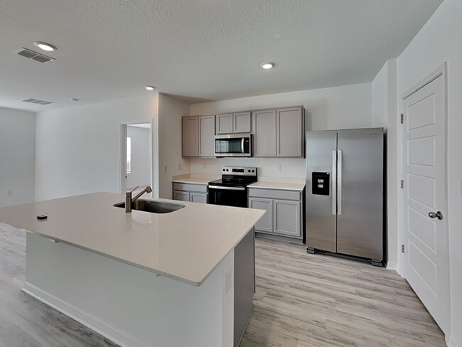 3515 Nettle Loop in Tavares, FL - Building Photo - Building Photo