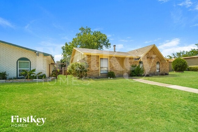 5702 Magnolia Ln in Rowlett, TX - Foto de edificio - Building Photo