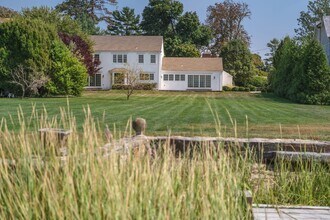 17 Nawthorne Rd in Greenwich, CT - Building Photo - Building Photo