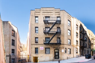 75 Fairview Avenue in New York, NY - Building Photo - Building Photo