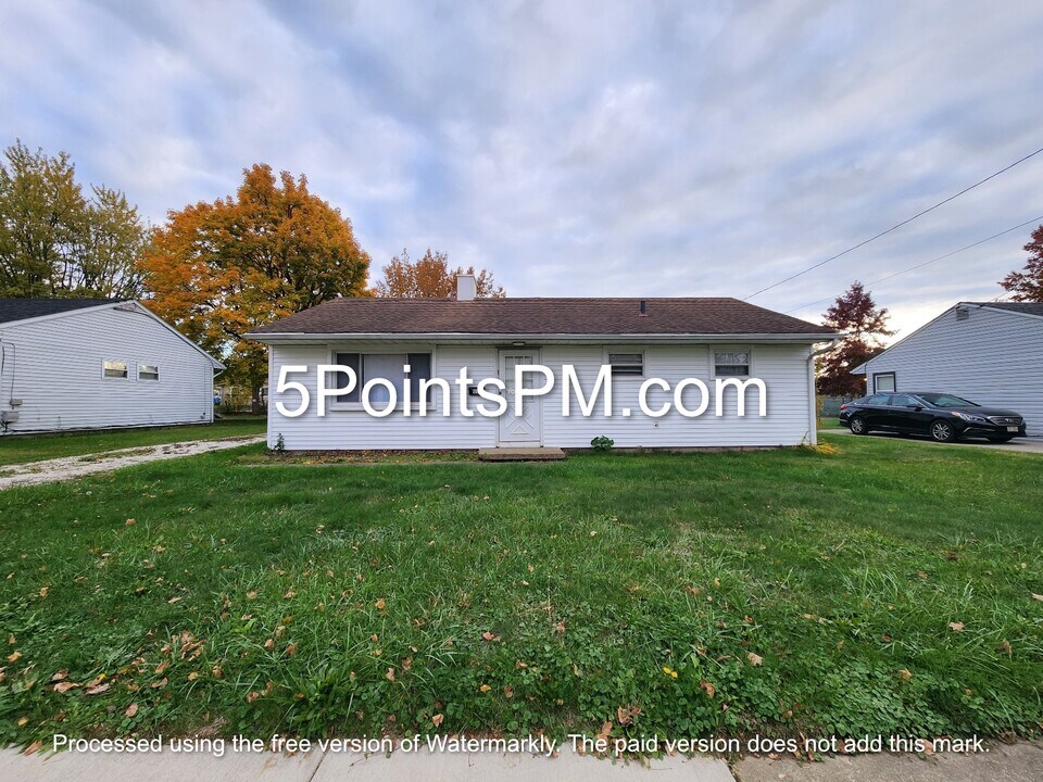 1032 Andrew St in Akron, OH - Building Photo