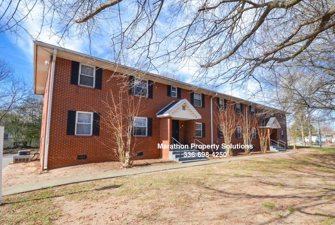 1225 New Hope Ln, Unit G in Winston-Salem, NC - Building Photo