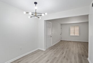 Brentwood Meadows in Atlanta, GA - Foto de edificio - Building Photo