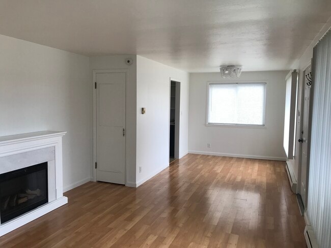 1119 11th St, Unit 2R in Bremerton, WA - Foto de edificio - Building Photo