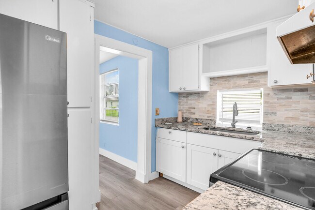 1497 Silver Beach Rd in Riviera Beach, FL - Building Photo - Building Photo