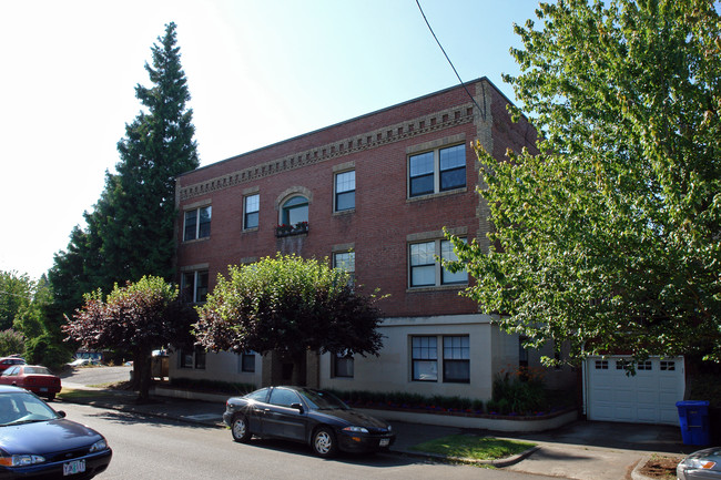 2934 SE Alder St in Portland, OR - Foto de edificio - Building Photo