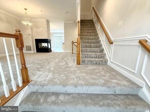 300 Garden View Square in Rockville, MD - Foto de edificio - Building Photo