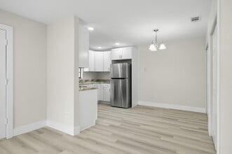 123 Rae Dr in Palm Coast, FL - Foto de edificio - Building Photo