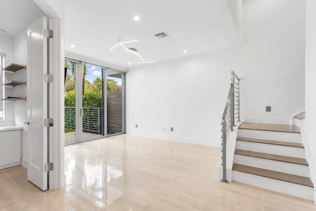 4230 NW 17th Ave in Boca Raton, FL - Building Photo - Building Photo