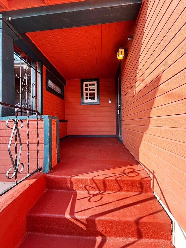 823 Apgar St in Oakland, CA - Building Photo - Building Photo