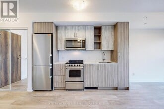 251 Manitoba St in Toronto, ON - Building Photo - Building Photo