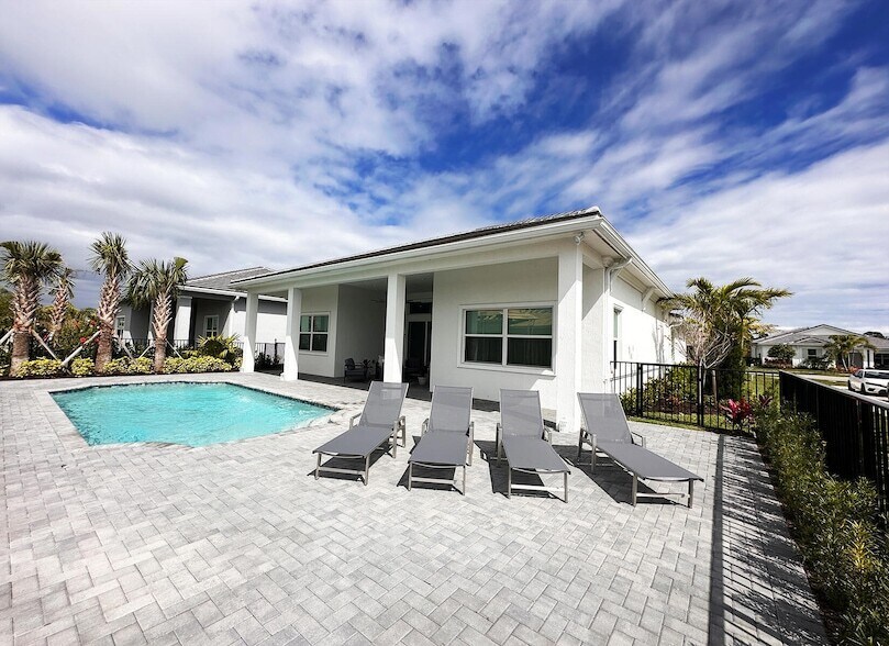 10027 Timber Crk Wy in Palm Beach Gardens, FL - Building Photo