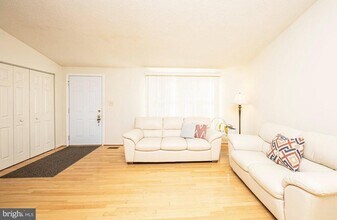 1803 E Beech Rd in Sterling, VA - Building Photo - Building Photo