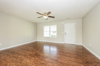 624 Big Hurricane Dr in La Vergne, TN - Foto de edificio - Building Photo