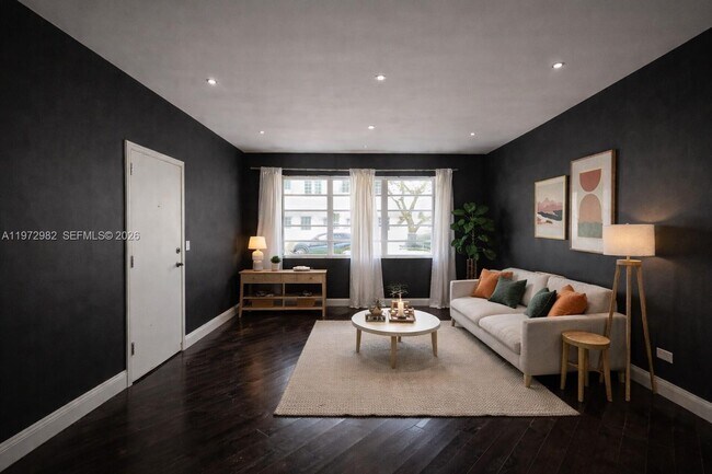 742 12th St in Miami Beach, FL - Building Photo - Building Photo