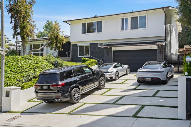 16544 Park Lane Dr in Los Angeles, CA - Building Photo - Building Photo