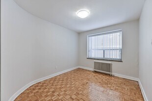 153 St George St in Toronto, ON - Building Photo