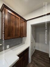 2519 6th St in Tillamook, OR - Foto de edificio - Building Photo