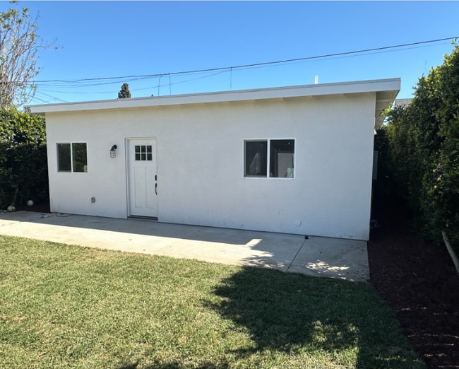 property at 316 W 54th St