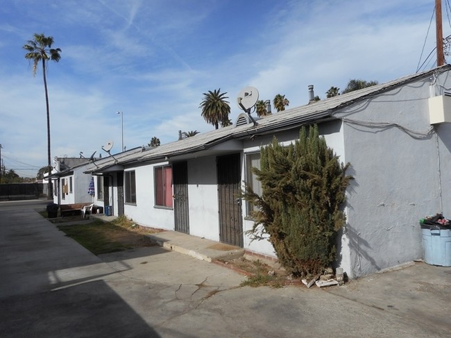 8410 S Western Ave in Los Angeles, CA - Building Photo - Building Photo