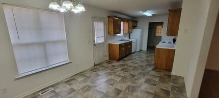 56 Jenni Ct in Oxford, AL - Building Photo - Building Photo
