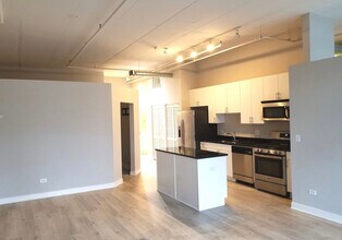 740 W Fulton St in Chicago, IL - Building Photo - Building Photo
