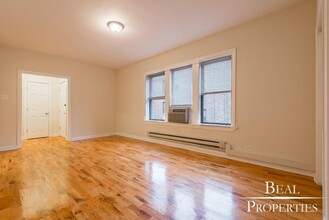 3728 N Pine Grove Ave in Chicago, IL - Building Photo - Building Photo
