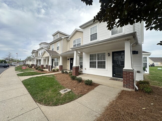122 Alexander Blvd in Clarksville, TN - Building Photo - Building Photo