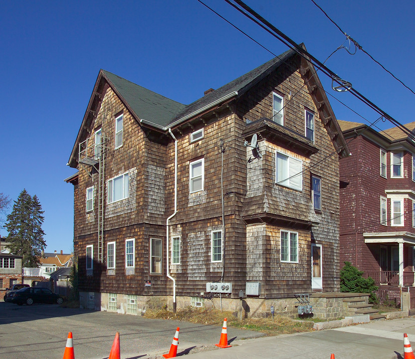 20 Grove St in Fall River, MA - Foto de edificio