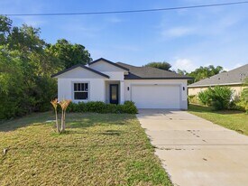 500 Sunset Rd N in Rotonda West, FL - Building Photo