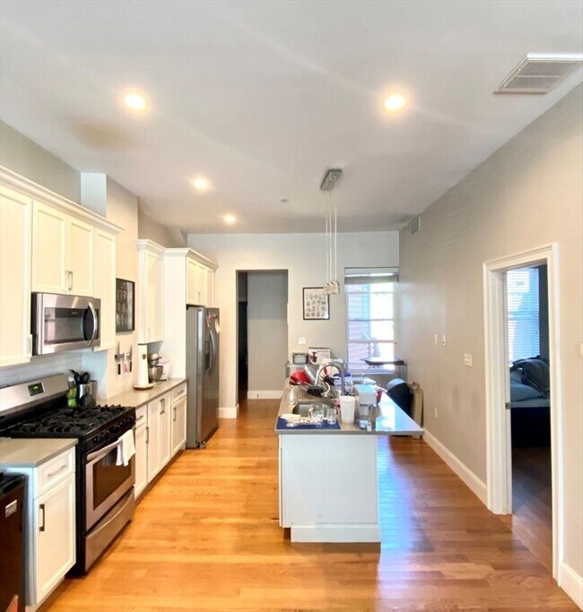 property at 126-128-128 London St