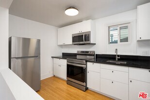 126 Franklin Ct in Glendale, CA - Building Photo