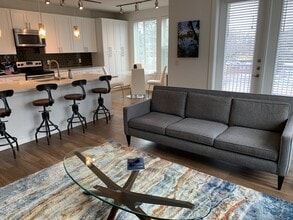 1900 Barton Springs Rd, Unit 3005 in Austin, TX - Foto de edificio - Building Photo