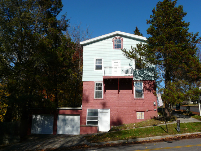 115 Franklin St in Poughkeepsie, NY - Foto de edificio - Building Photo