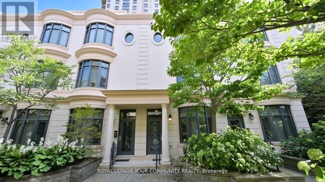 27 Elkhorn Dr in Toronto, ON - Building Photo - Building Photo
