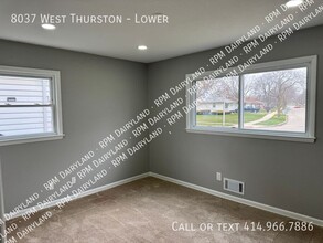 8037 W Thurston Ave in Milwaukee, WI - Foto de edificio - Building Photo