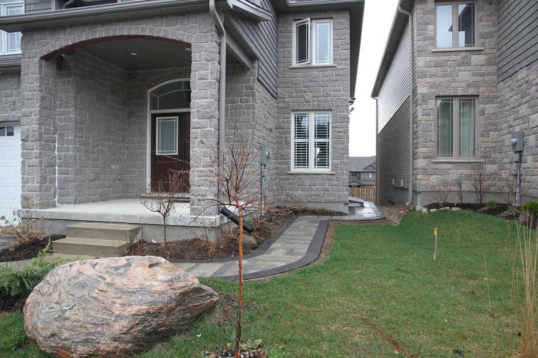 310 Gosling Gdns in Guelph, ON - Building Photo