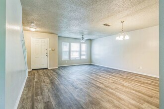 7427 Legend Point Dr in San Antonio, TX - Building Photo - Building Photo
