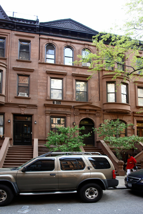 313 W 87th St in New York, NY - Building Photo