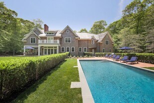 26 Golf Club Dr in Amagansett, NY - Building Photo