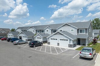 Fairway Corners Townhomes in Grandville, MI - Building Photo - Building Photo