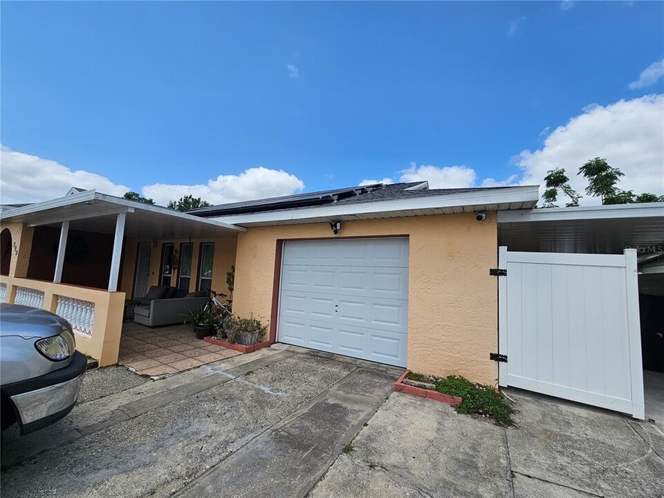 320 Buttonwood Dr in Kissimmee, FL - Building Photo