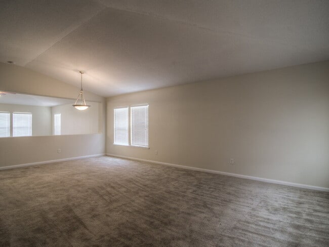 3852 Cedar Bluff Ln in Jacksonville, FL - Foto de edificio - Building Photo